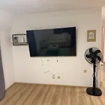 Spacious 80 M2 I 3 I Up To 8 Guests I Near Train Station דירה שטייר