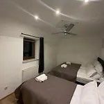 Spacious 80 M2 I 3 I Up To 8 Guests I Near Train Station דירה *