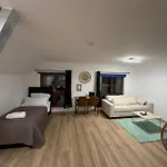 Spacious 80 M2 I 3 I Up To 8 Guests I Near Train Station שטייר