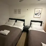 Spacious 80 M2 I 3 I Up To 8 Guests I Near Train Station דירה *