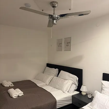 Spacious 80 M2 I 3 I Up To 8 Guests I Near Train Station Apartment