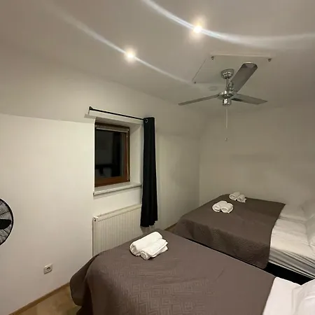 Spacious 80 M2 I 3 I Up To 8 Guests I Near Train Station Steyr