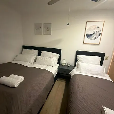 Spacious 80 M2 I 3 I Up To 8 Guests I Near Train Station Appartement *
