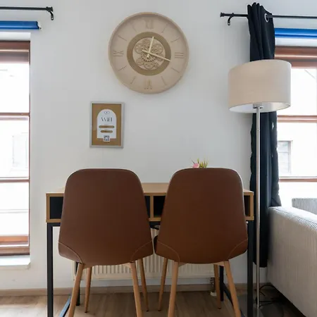 Spacious 80 M2 I 3 I Up To 8 Guests I Near Train Station Appartement