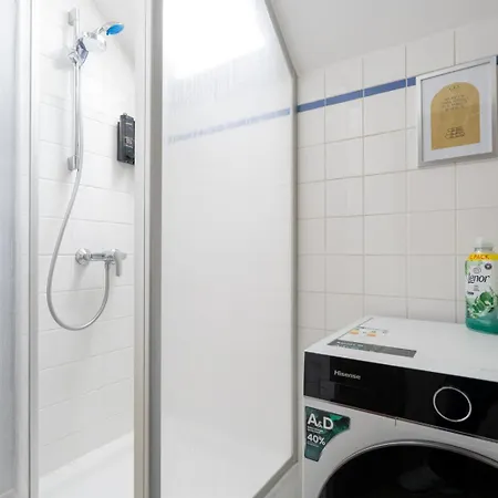 Spacious 80 M2 I 3 I Up To 8 Guests I Near Train Station Appartement *
