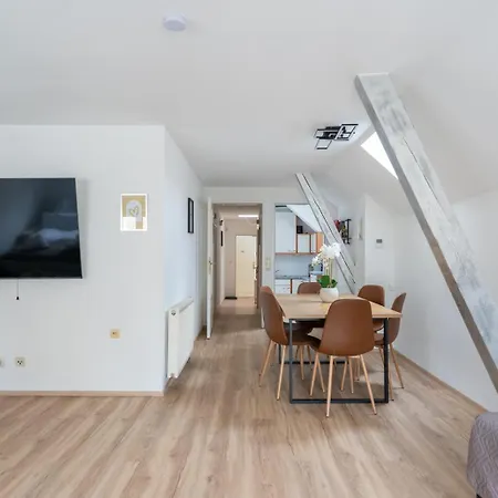Appartement Spacious 80 M2 I 3 I Up To 8 Guests I Near Train Station