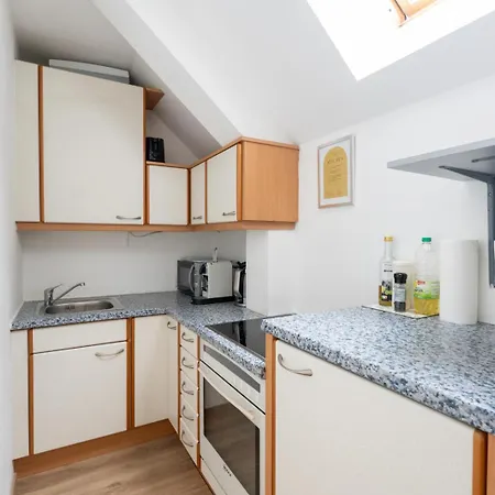 Appartement Spacious 80 M2 I 3 I Up To 8 Guests I Near Train Station *