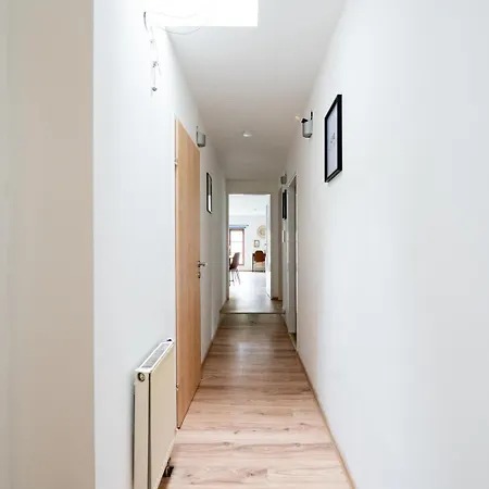 Spacious 80 M2 I 3 I Up To 8 Guests I Near Train Station Steyr