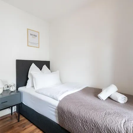Spacious 80 M2 I 3 I Up To 8 Guests I Near Train Station Appartement *