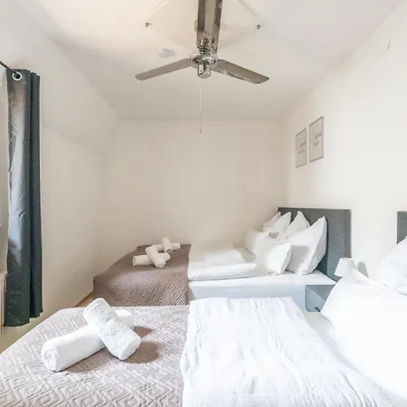 Spacious 80 M2 I 3 I Up To 8 Guests I Near Train Station Steyr