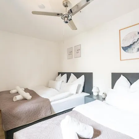Spacious 80 M2 I 3 I Up To 8 Guests I Near Train Station Steyr