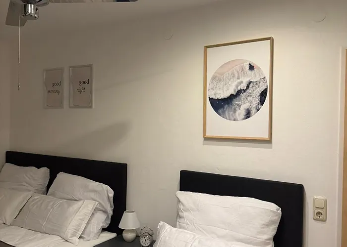 Spacious 80 M2 I 3 I Up To 8 Guests I Near Train Station Apartment *